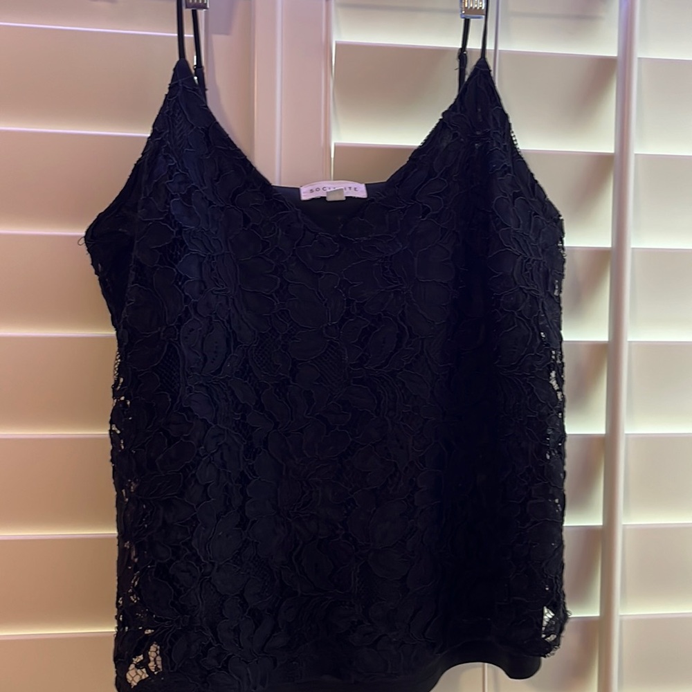 Black tank top with floral print in great like new condition